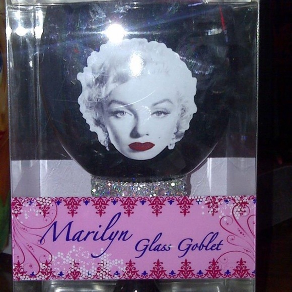 Marilyn Monroe cup - Picture 1 of 2